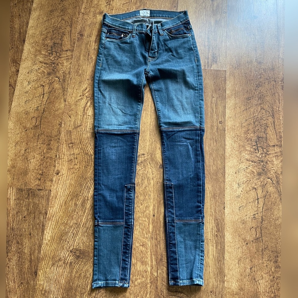 Hudson Skinny Jeans. Size 26. 8.5 inch rise.